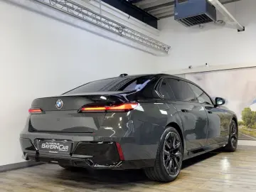 BMW 740d xDrive M Sport Pro TwoTone B&W TV Massage