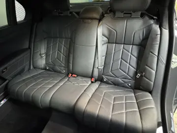 BMW 740d xDrive M Sport Pro TwoTone B&W TV Massage