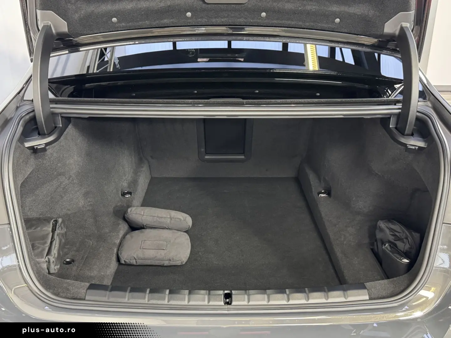 BMW 740d xDrive M Sport Pro TwoTone B&W TV Massage