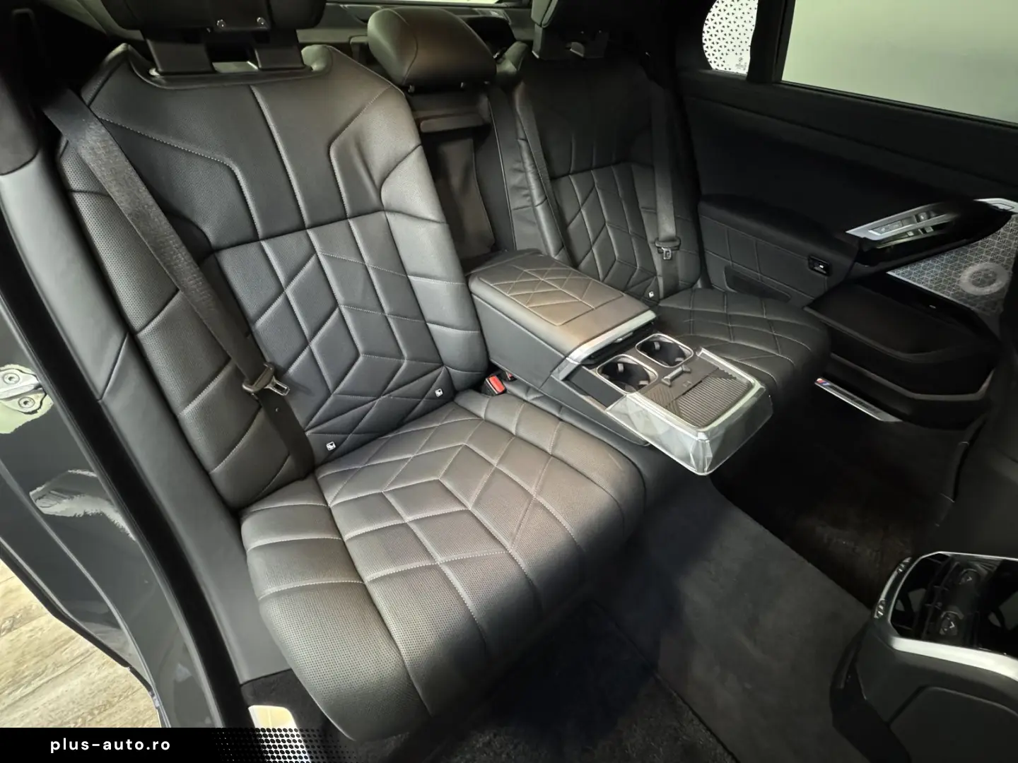 BMW 740d xDrive M Sport Pro TwoTone B&W TV Massage