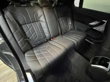 BMW 740d xDrive M Sport Pro TwoTone B&W TV Massage