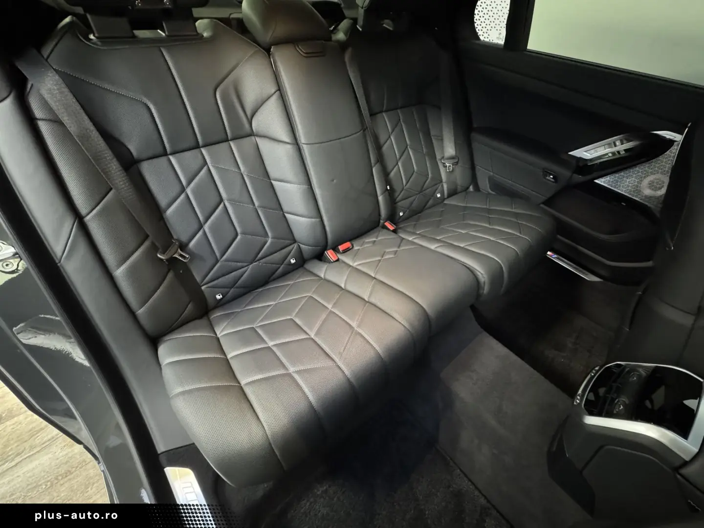 BMW 740d xDrive M Sport Pro TwoTone B&W TV Massage