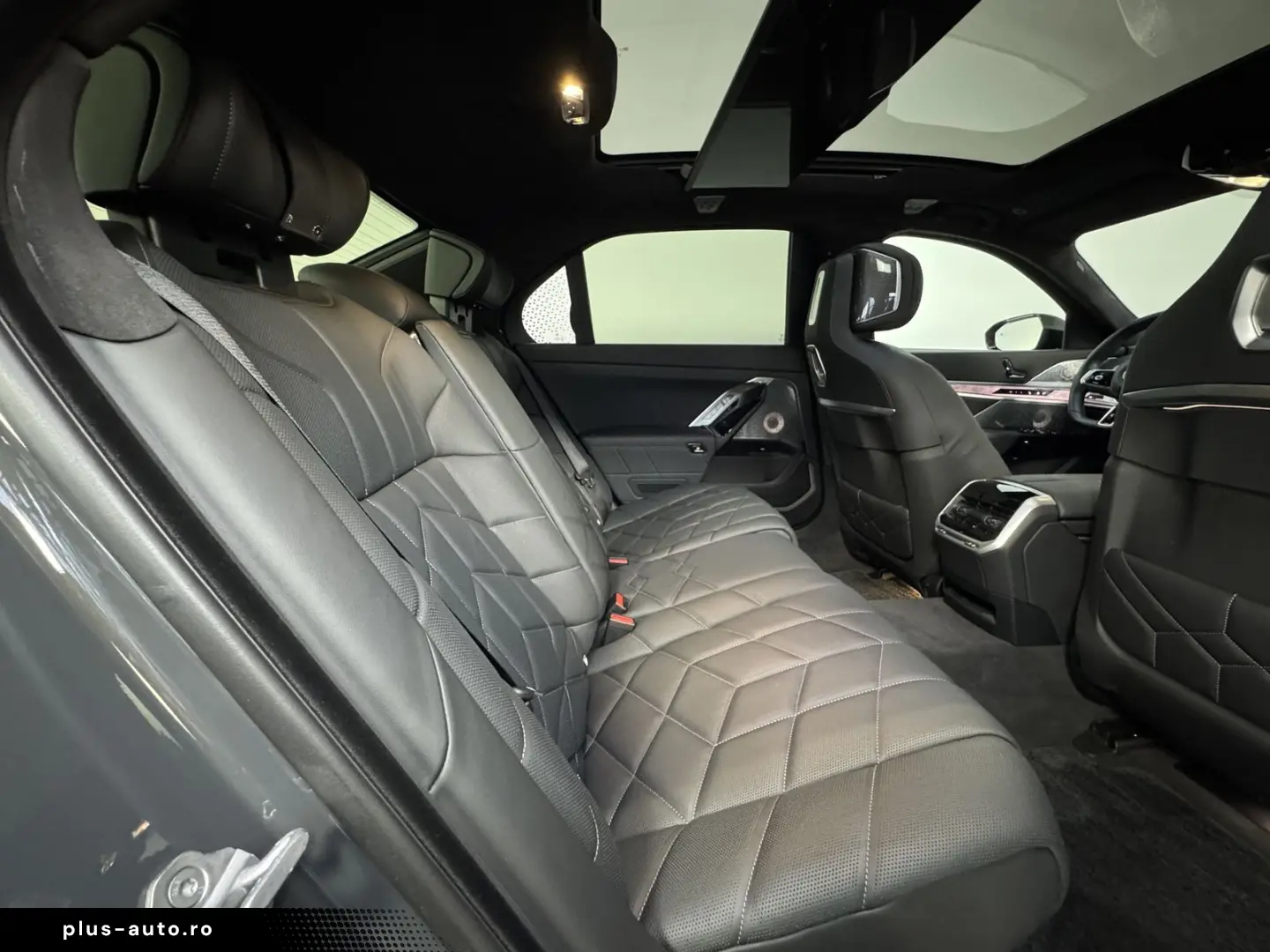 BMW 740d xDrive M Sport Pro TwoTone B&W TV Massage