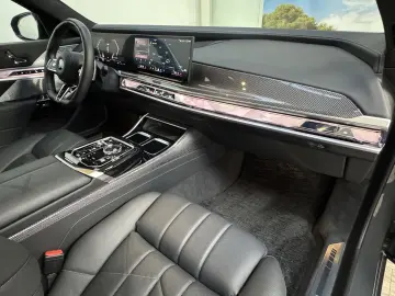 BMW 740d xDrive M Sport Pro TwoTone B&W TV Massage