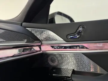 BMW 740d xDrive M Sport Pro TwoTone B&W TV Massage