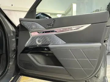 BMW 740d xDrive M Sport Pro TwoTone B&W TV Massage