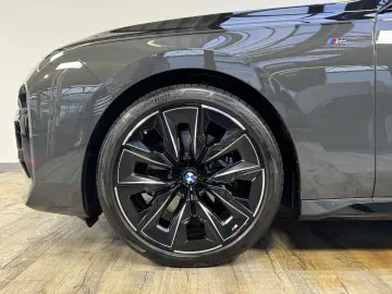 BMW 740d xDrive M Sport Pro TwoTone B&W TV Massage