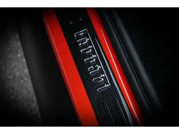 FERRARI 296 GTB  Garantie bis 2030 Carbon LED Lift JBL