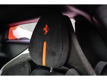 FERRARI 296 GTB  Garantie bis 2030 Carbon LED Lift JBL