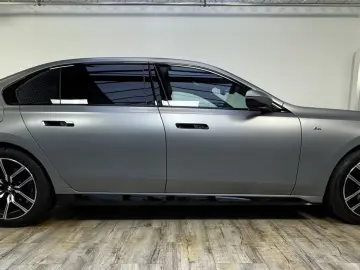 BMW 740d xDrive M Sport Pro TV Executive Lounge ACC