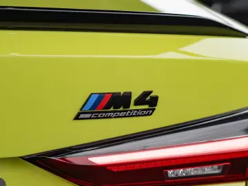 BMW M4 COMPETITION 360  H&K CARBON SPUR NAVI