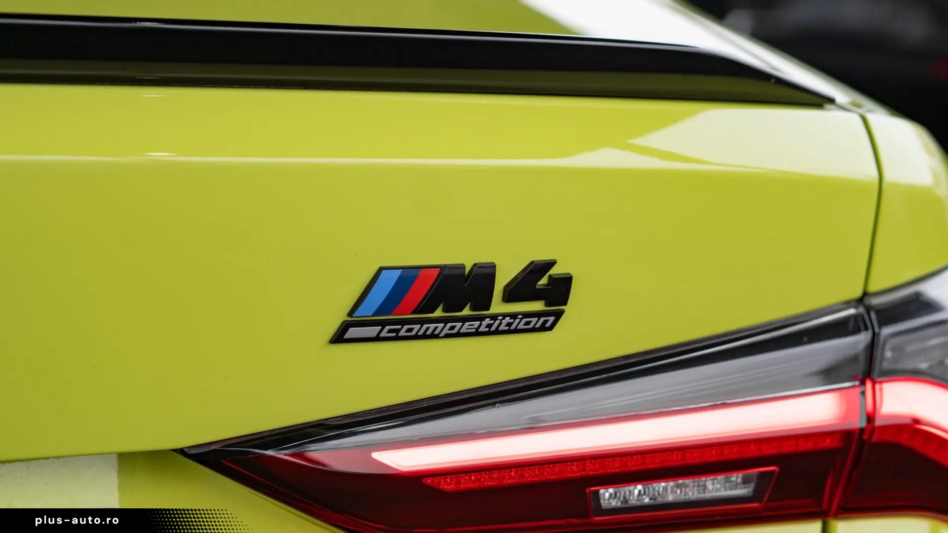 BMW M4 COMPETITION 360  H&K CARBON SPUR NAVI