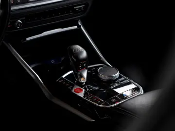 BMW M4 COMPETITION 360  H&K CARBON SPUR NAVI