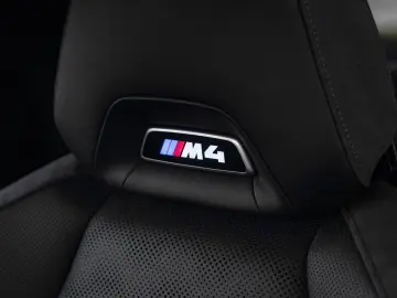BMW M4 COMPETITION 360  H&K CARBON SPUR NAVI