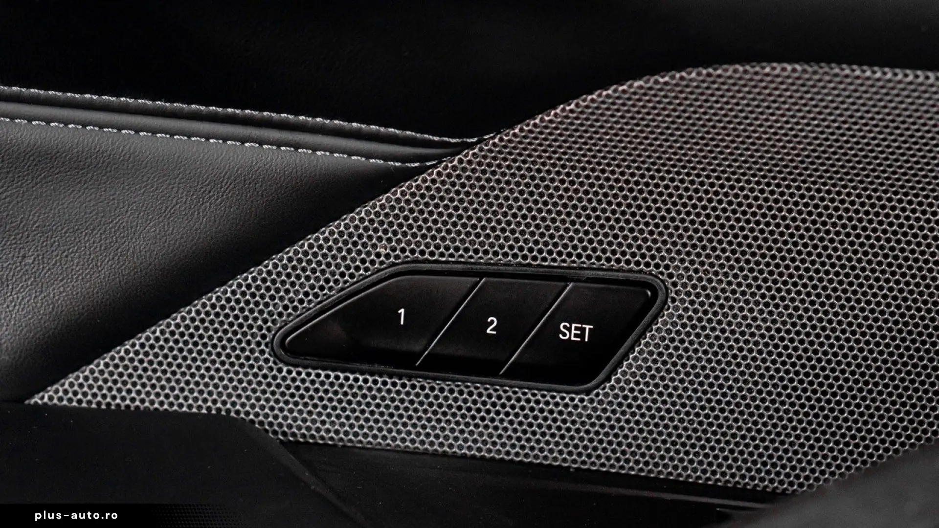 BMW M4 COMPETITION 360  H&K CARBON SPUR NAVI