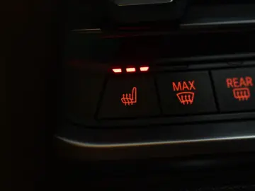 BMW M4 COMPETITION 360  H&K CARBON SPUR NAVI