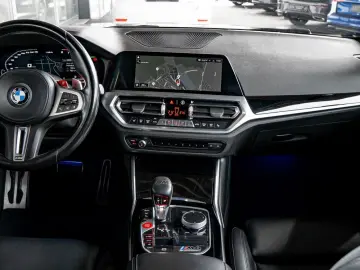 BMW M4 COMPETITION 360  H&K CARBON SPUR NAVI