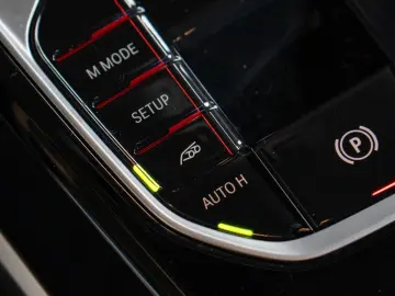 BMW M4 COMPETITION 360  H&K CARBON SPUR NAVI