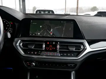 BMW M4 COMPETITION 360  H&K CARBON SPUR NAVI