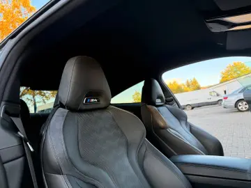 BMW M4 Coupe xDrive Competition   Premium Selection