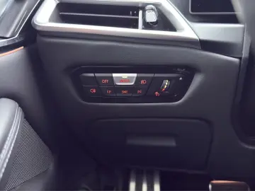 BMW M4 Competition Coupé M Carbon Schalensitze NP 12