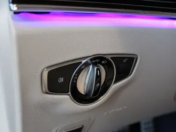 MERCEDES-BENZ E200 Coupe AMG 53 Optik Voll Designo N&hellip;