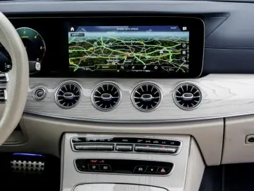 MERCEDES-BENZ E 220 d Coupé AMG NIGHT LEDER MBUX SHZ PANO