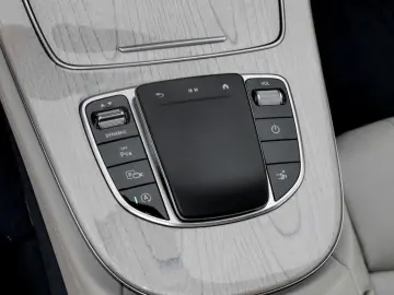 MERCEDES-BENZ E 220 d Coupé AMG NIGHT LEDER MBUX SHZ PANO