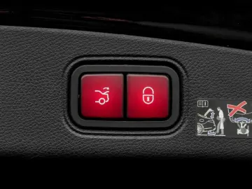 MERCEDES-BENZ E 220 d Coupé AMG NIGHT LEDER MBUX SHZ PANO