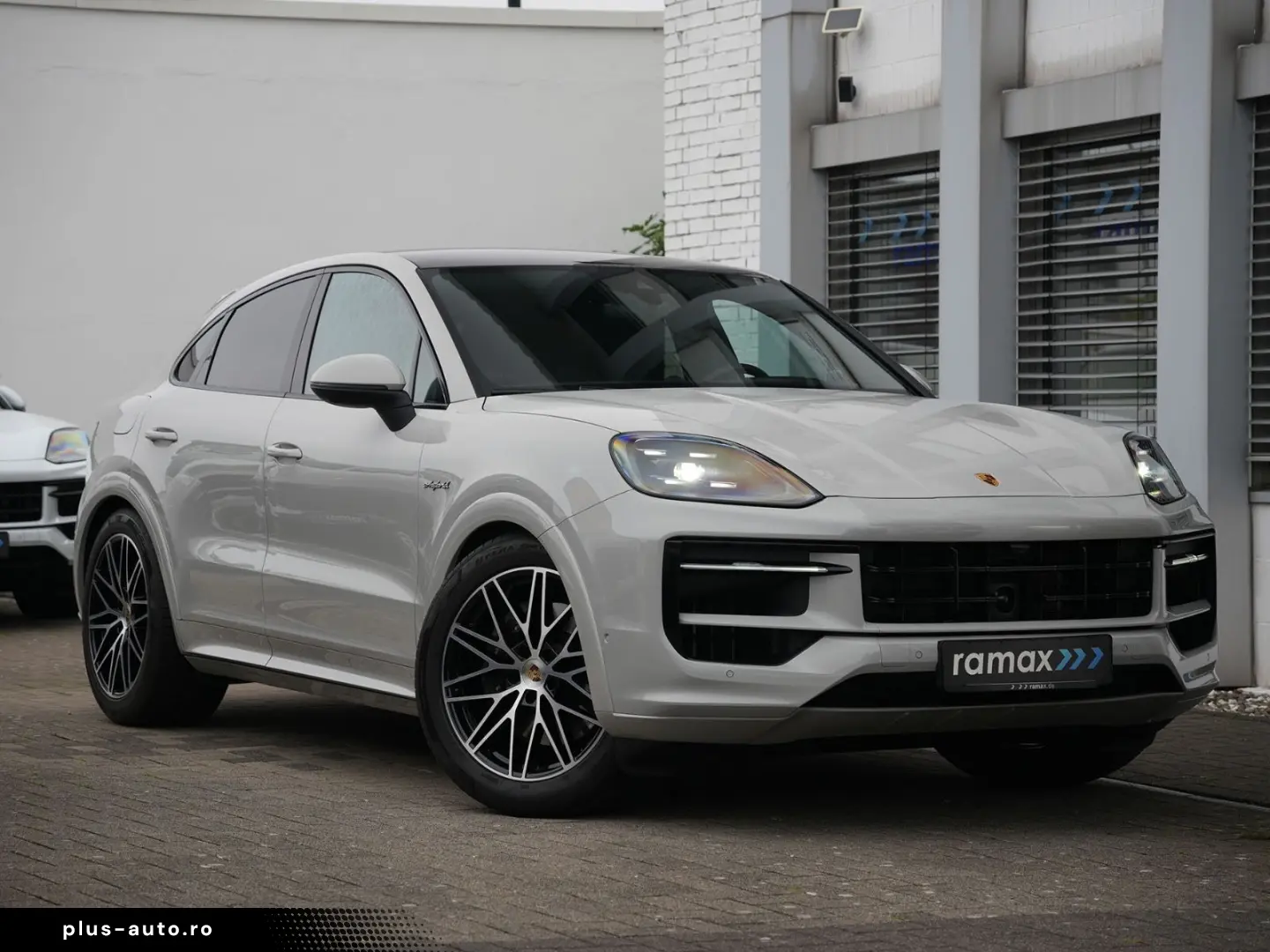 PORSCHE E-Hybrid Coupé SPORTDESIGN-PAKET-INNODRIVE-BOSE