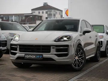 PORSCHE E-Hybrid Coupé SPORTDESIGN-PAKET-INNODRIVE-BOSE