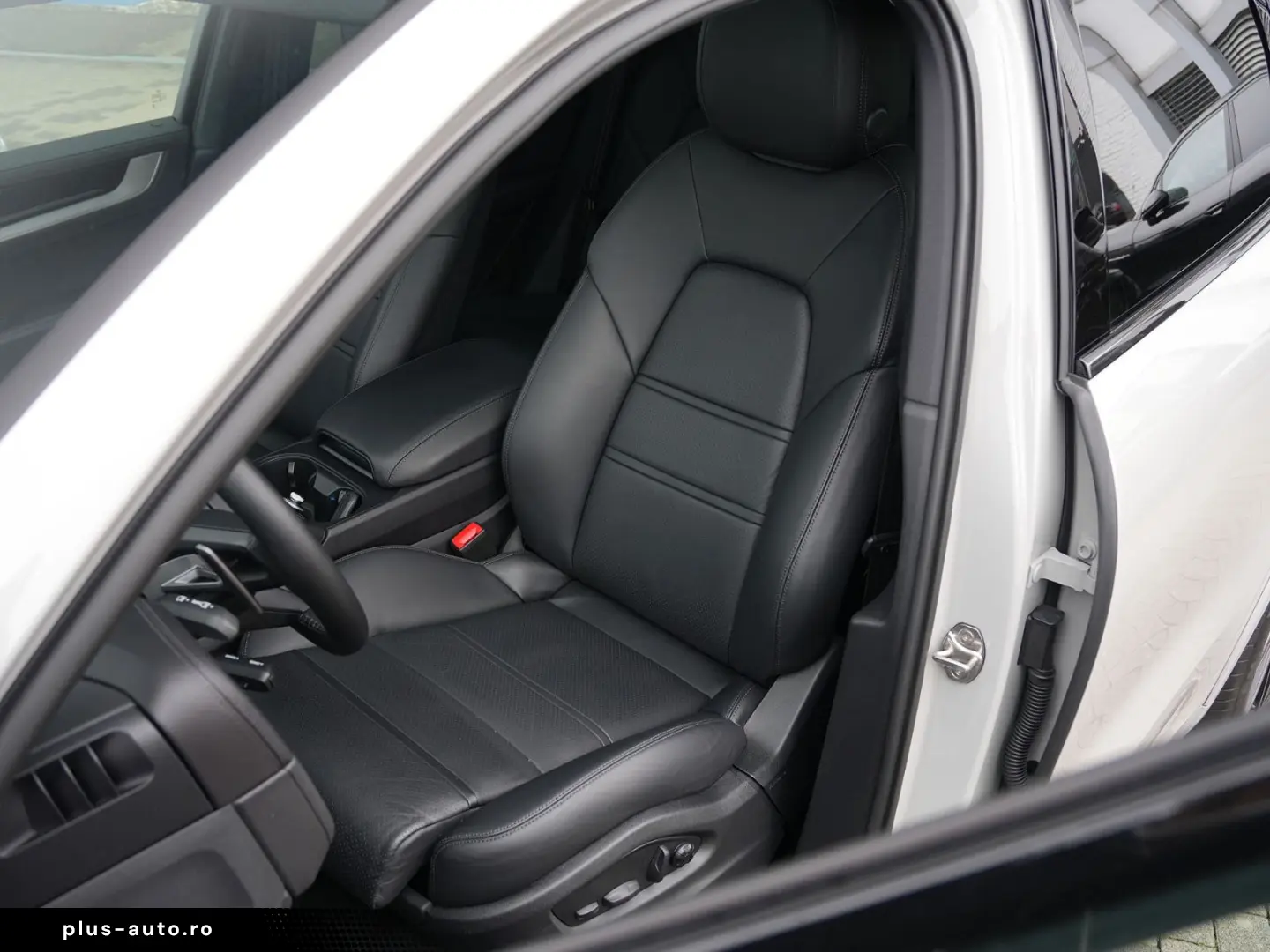 PORSCHE E-Hybrid Coupé SPORTDESIGN-PAKET-INNODRIVE-BOSE