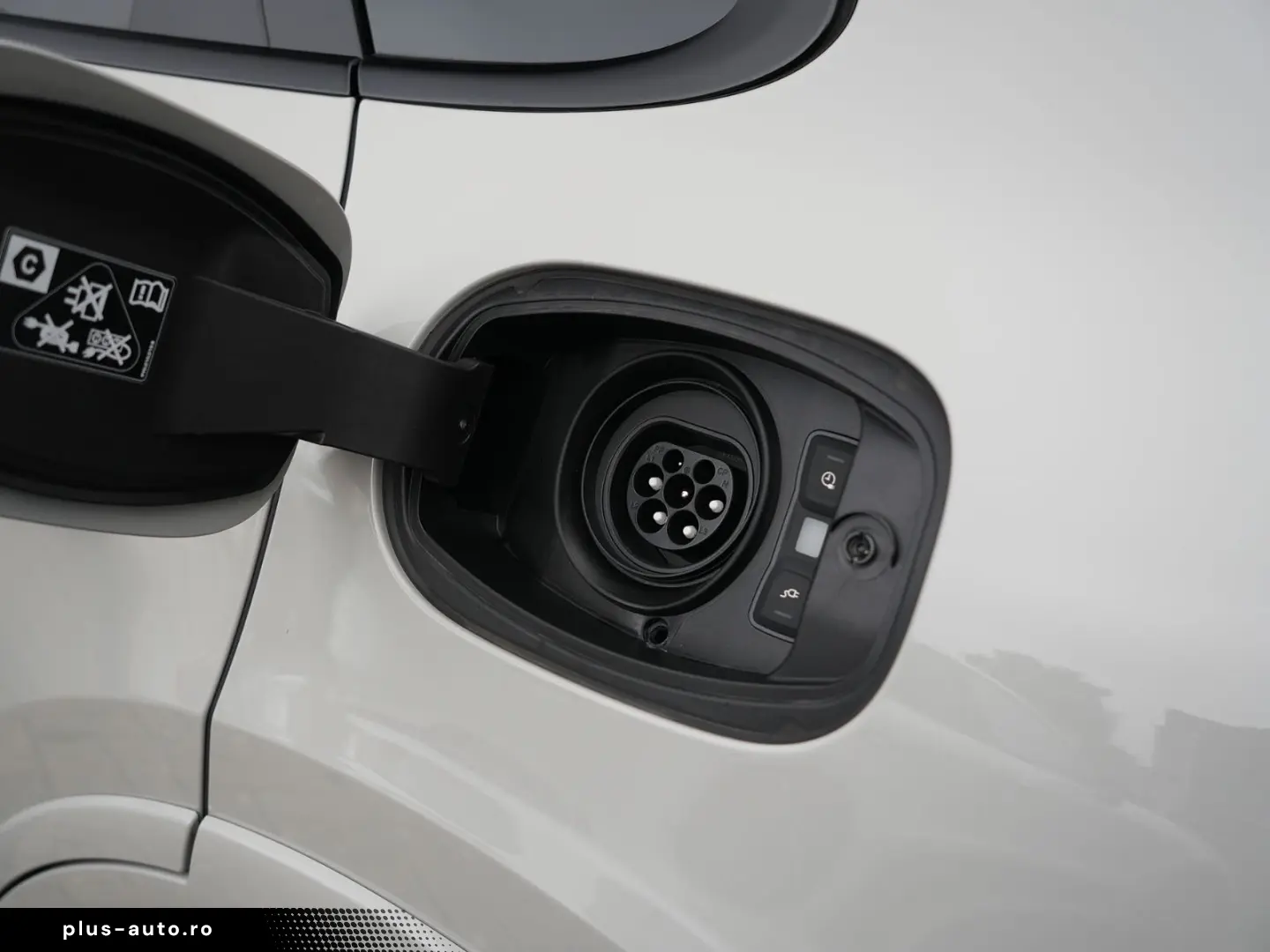 PORSCHE E-Hybrid Coupé SPORTDESIGN-PAKET-INNODRIVE-BOSE