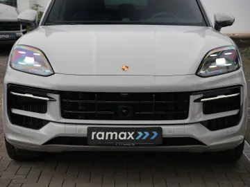 PORSCHE E-Hybrid Coupé SPORTDESIGN-PAKET-INNODRIVE-BOSE