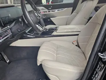 BMW 740 d xDrive MSport Cinema Loung B&W np 163.000