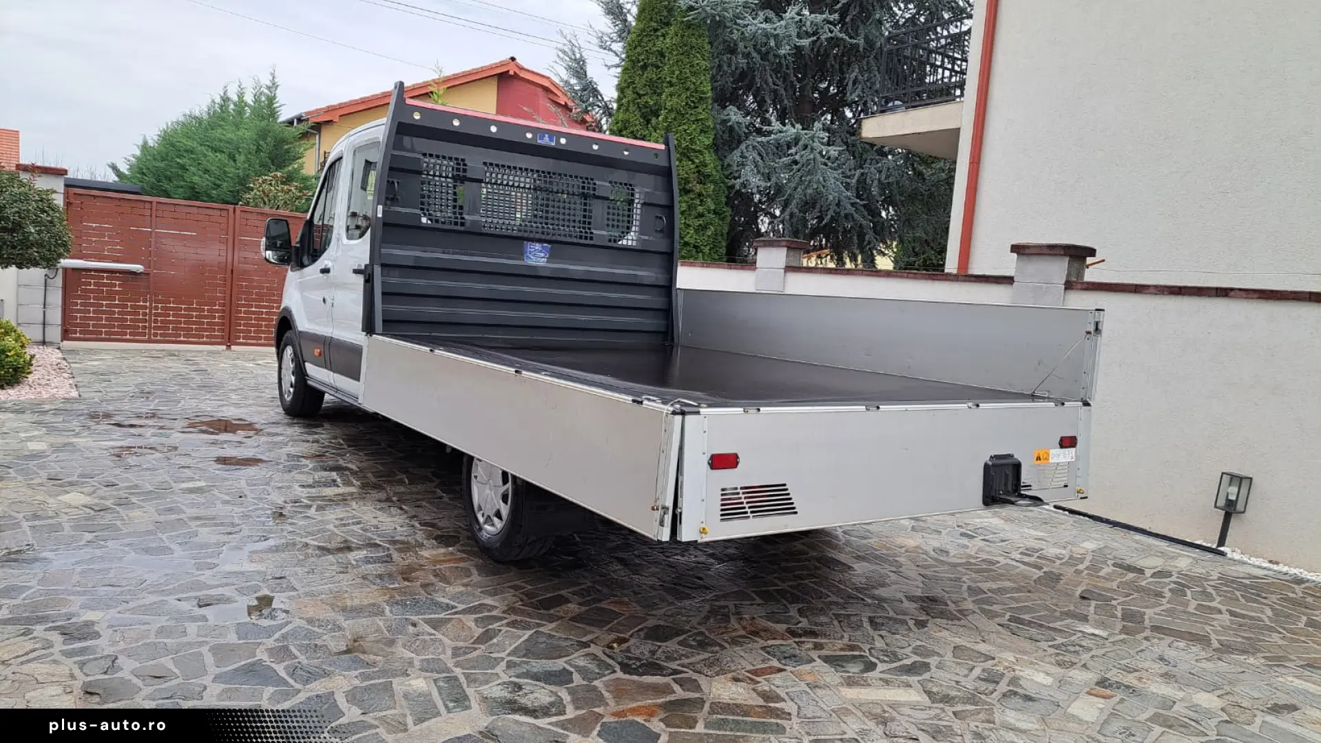 FORD TRANSIT D-CAB TREND L4 RWD