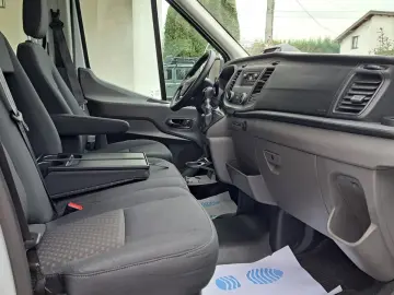 FORD TRANSIT D-CAB TREND L4 RWD