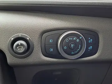 FORD TRANSIT D-CAB TREND L4 RWD