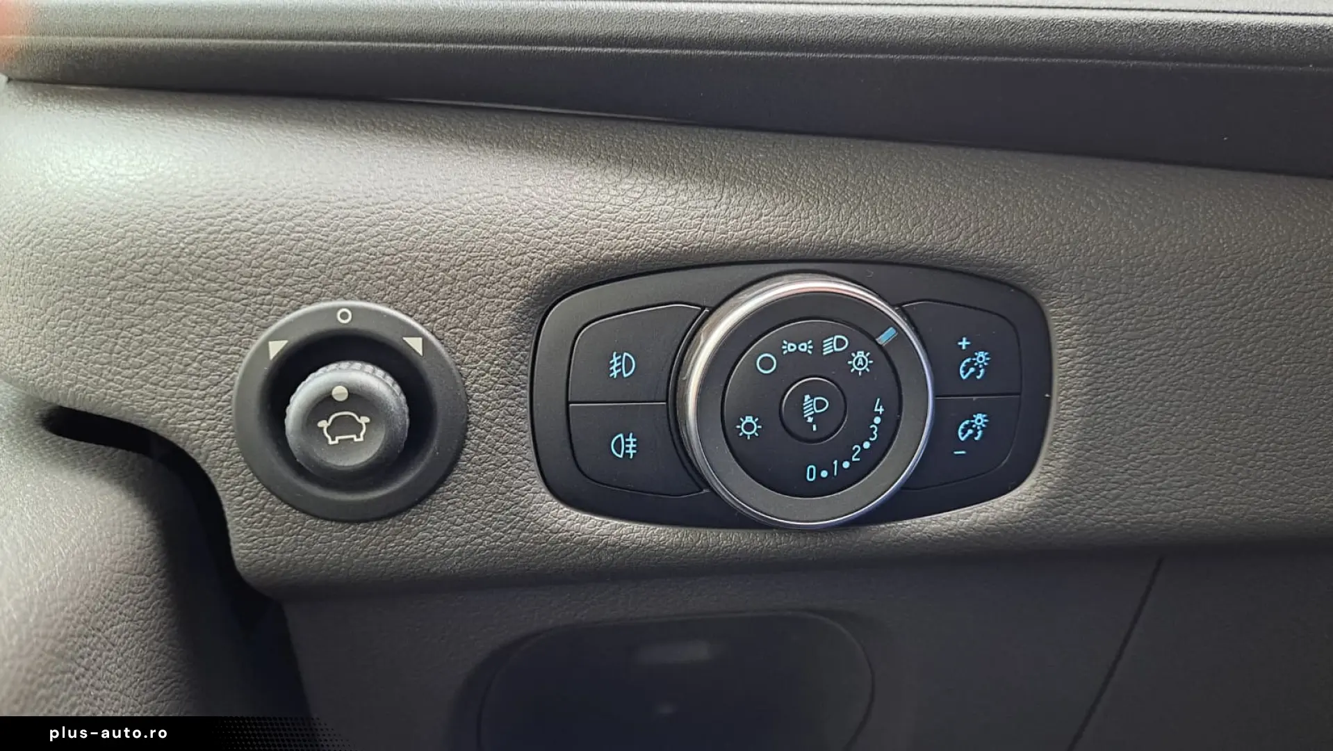 FORD TRANSIT D-CAB TREND L4 RWD