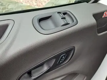 FORD TRANSIT D-CAB TREND L4 RWD