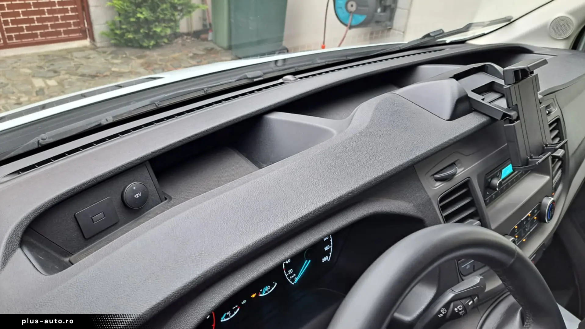 FORD TRANSIT D-CAB TREND L4 RWD