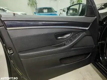 BMW Seria 5 525d xDrive Touring Sport-Aut.