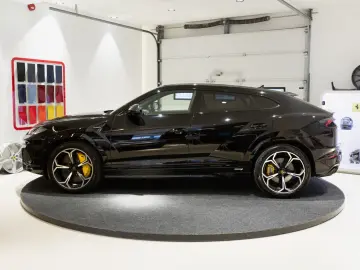 LAMBORGHINI Urus S