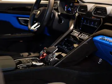 LAMBORGHINI Urus S