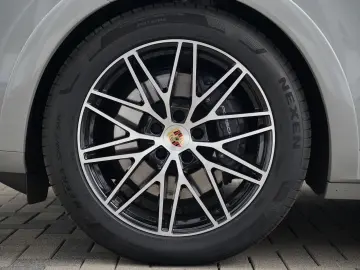 PORSCHE E-Hybrid Coupé SPORTDESIGN-PAKET-INNODRIVE-BOSE