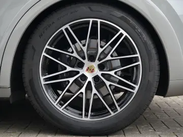 PORSCHE E-Hybrid Coupé SPORTDESIGN-PAKET-INNODRIVE-BOSE