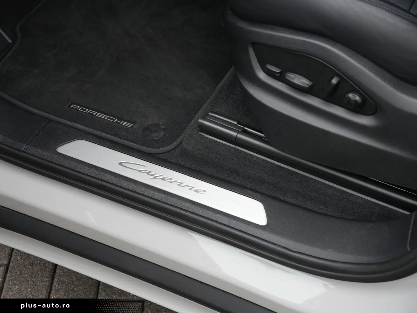 PORSCHE E-Hybrid Coupé SPORTDESIGN-PAKET-INNODRIVE-BOSE