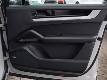 PORSCHE E-Hybrid Coupé SPORTDESIGN-PAKET-INNODRIVE-BOSE