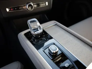 VOLVO XC90 T8 Plus Dark Recharge AWD 7-Locuri Facelift