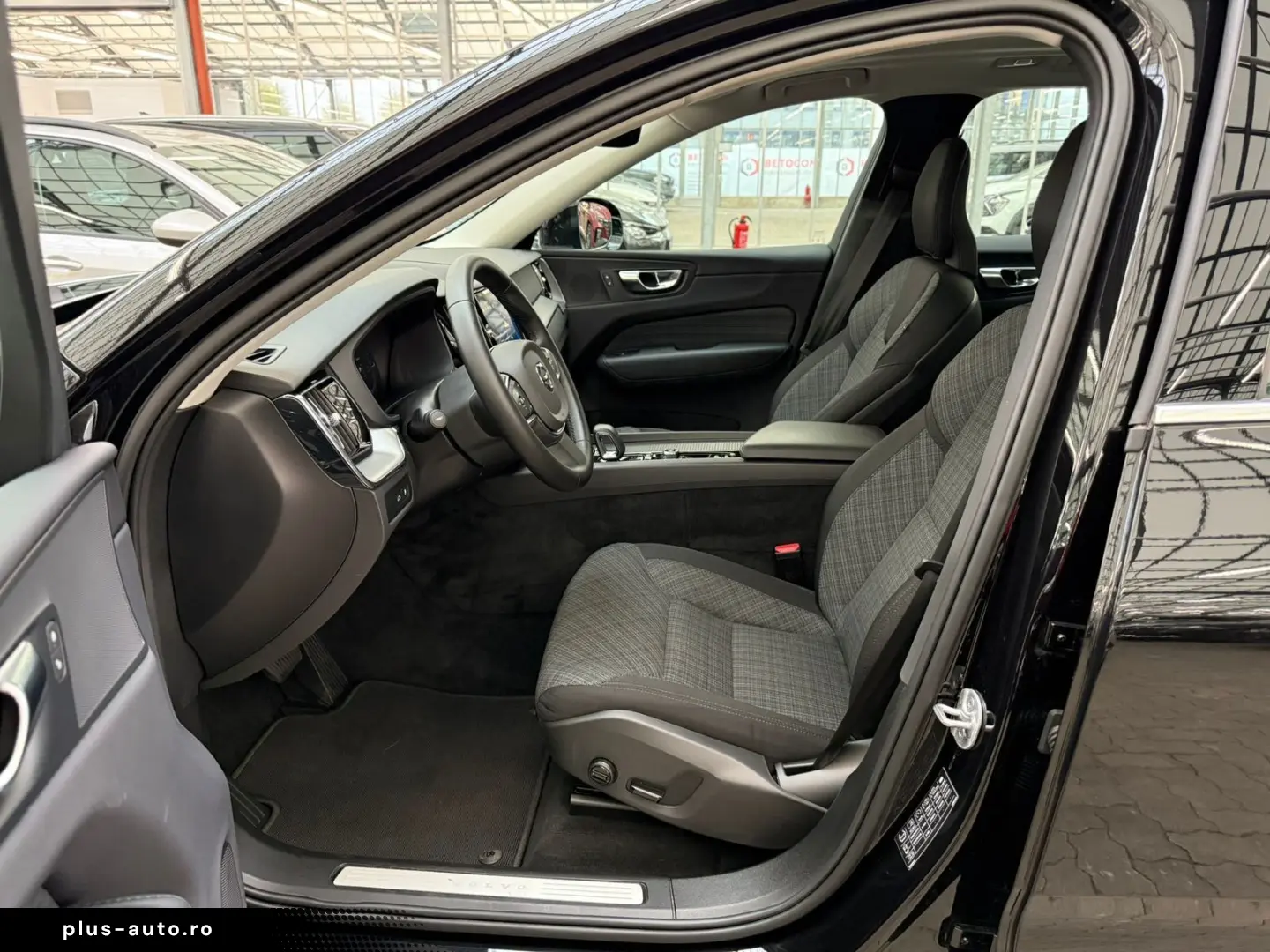 VOLVO XC 60 T6 AWD  Core Plug-In